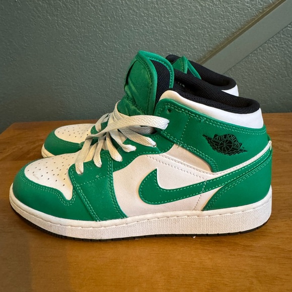 Nike high top dunks. Green and white. - Picture 5 of 6